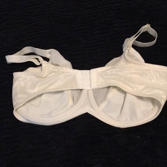 NWOT Lilyette bra - Picture 3 of 5